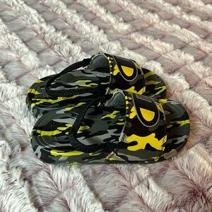Champion kids Camo sandals/ flip flop size 8
